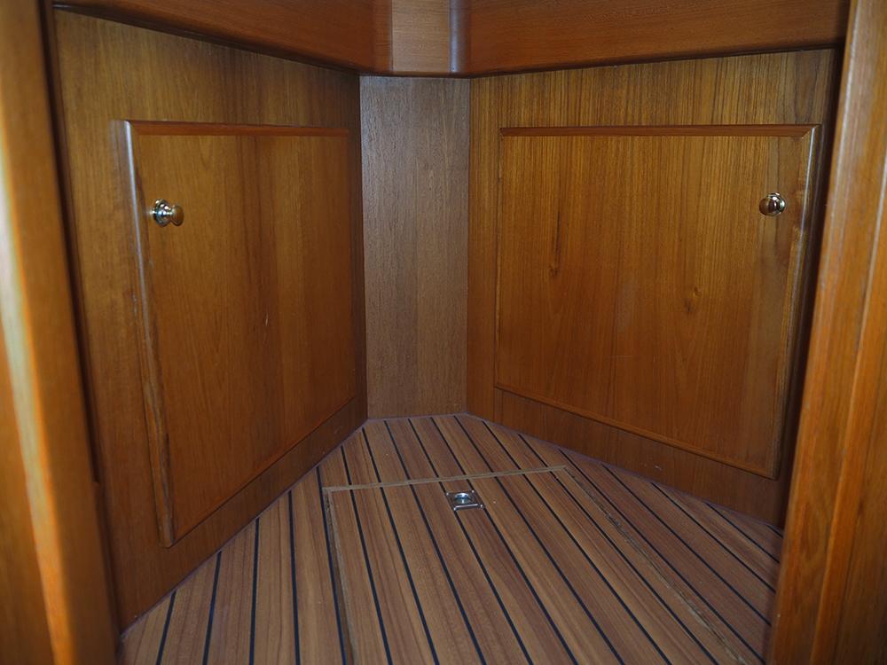 Cabin en avant, H&eacute;bergements